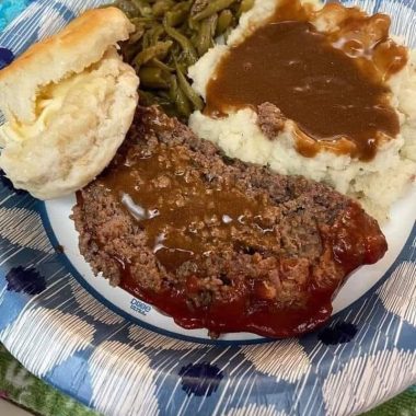 Meatloaf with Mashed Potatoes and Gravy