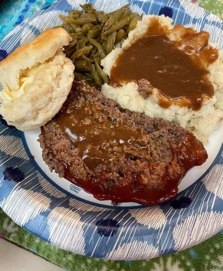 Meatloaf with Mashed Potatoes and Gravy