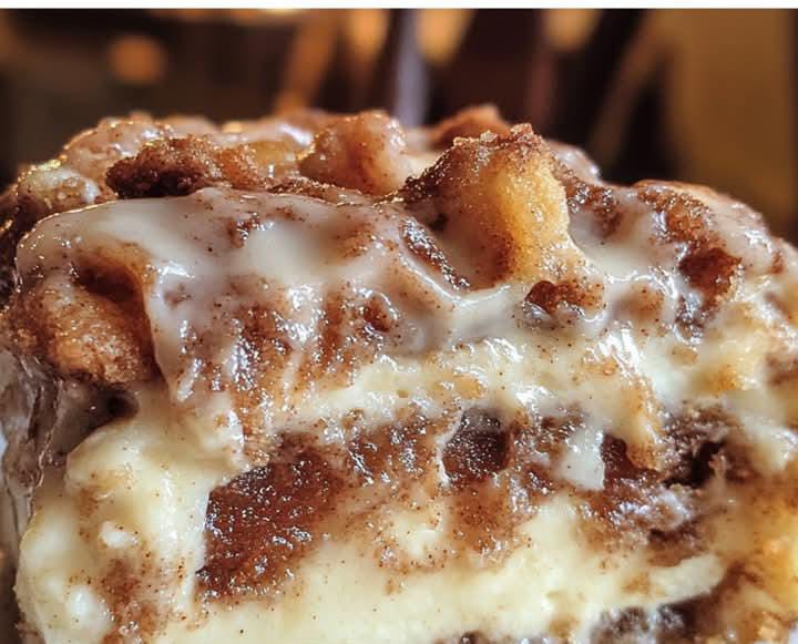 Cinnamon Roll Cheesecake