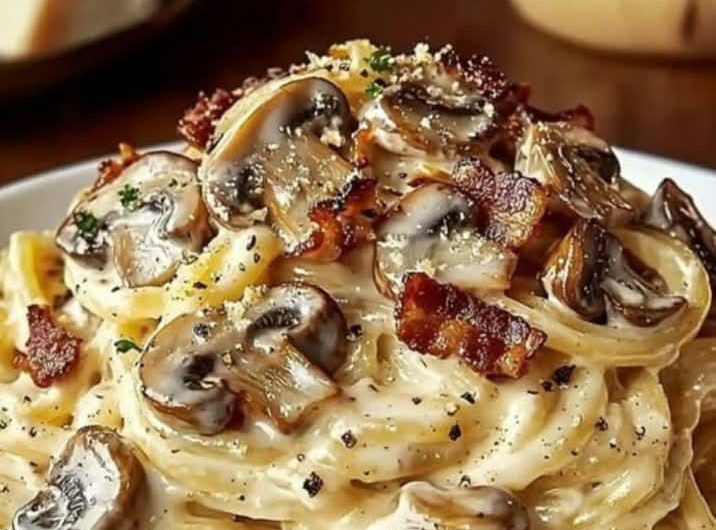Creamy garlic mushroom and bacon pasta