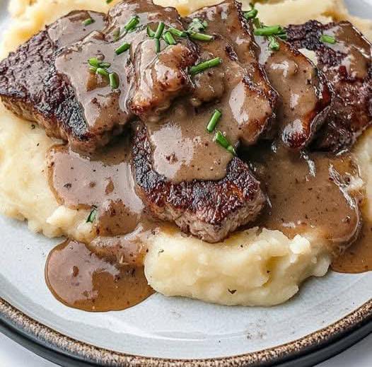 Steak Mashed Potatoes with Gravy
